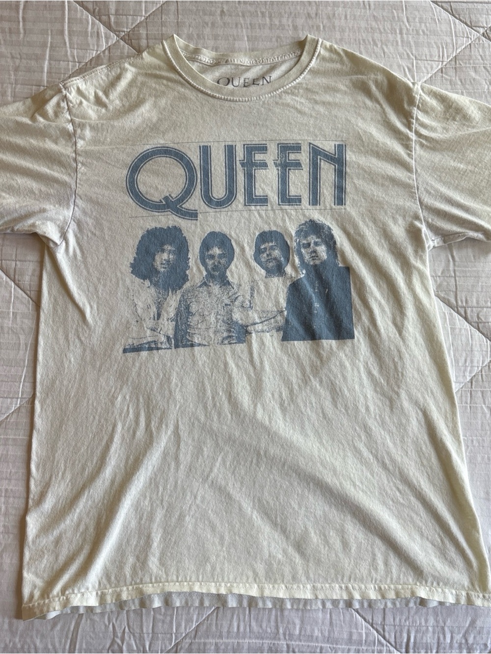 QUEEN Official Merch 2019 Graphic Short-Sleeve Tee in Cream with Blue Print